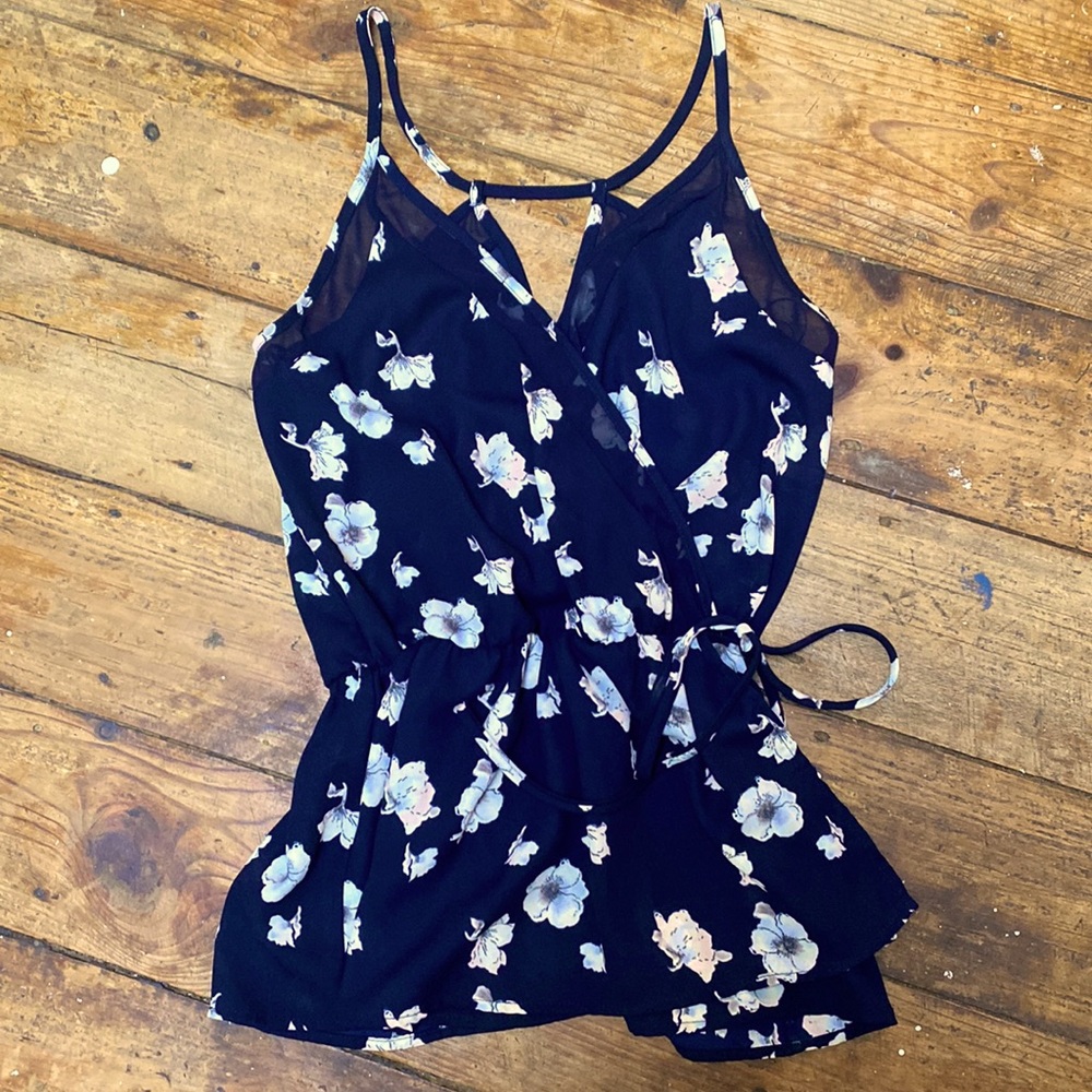 Floral navy tank top like new size xs